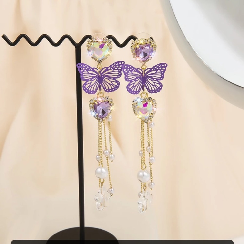 🌟 Beautiful Butterfly 🦋 Long Crystals Earrings - Picture 4 of 7